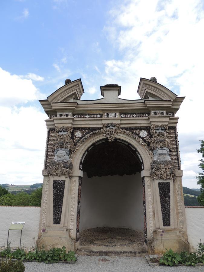 Gaestehaus Maelzerei Auf Schloss Neuburg Am Inn Exterior foto