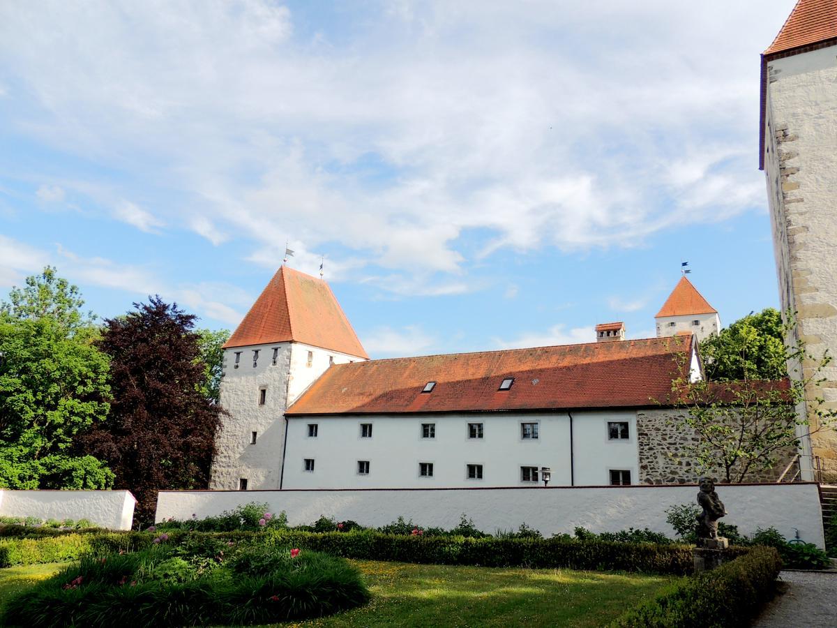 Gaestehaus Maelzerei Auf Schloss Neuburg Am Inn Exterior foto